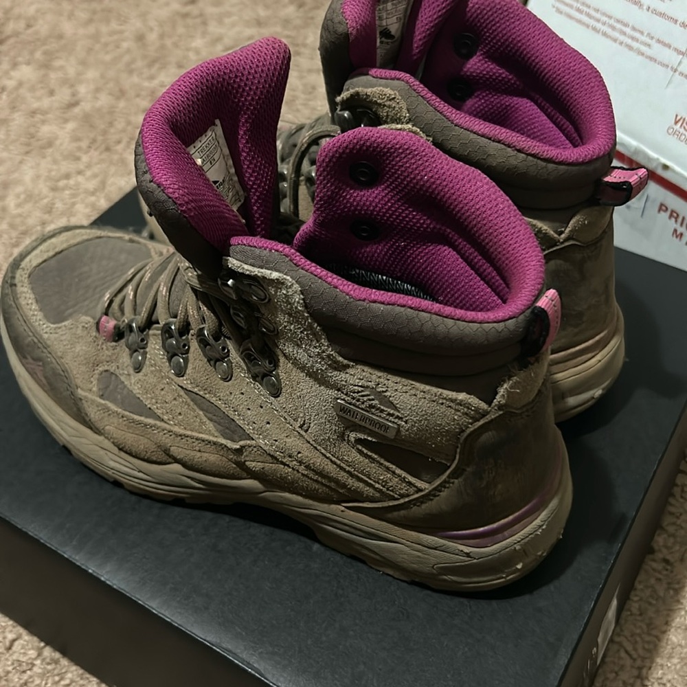 high sierra hiking boots. style is trekker. waterproof